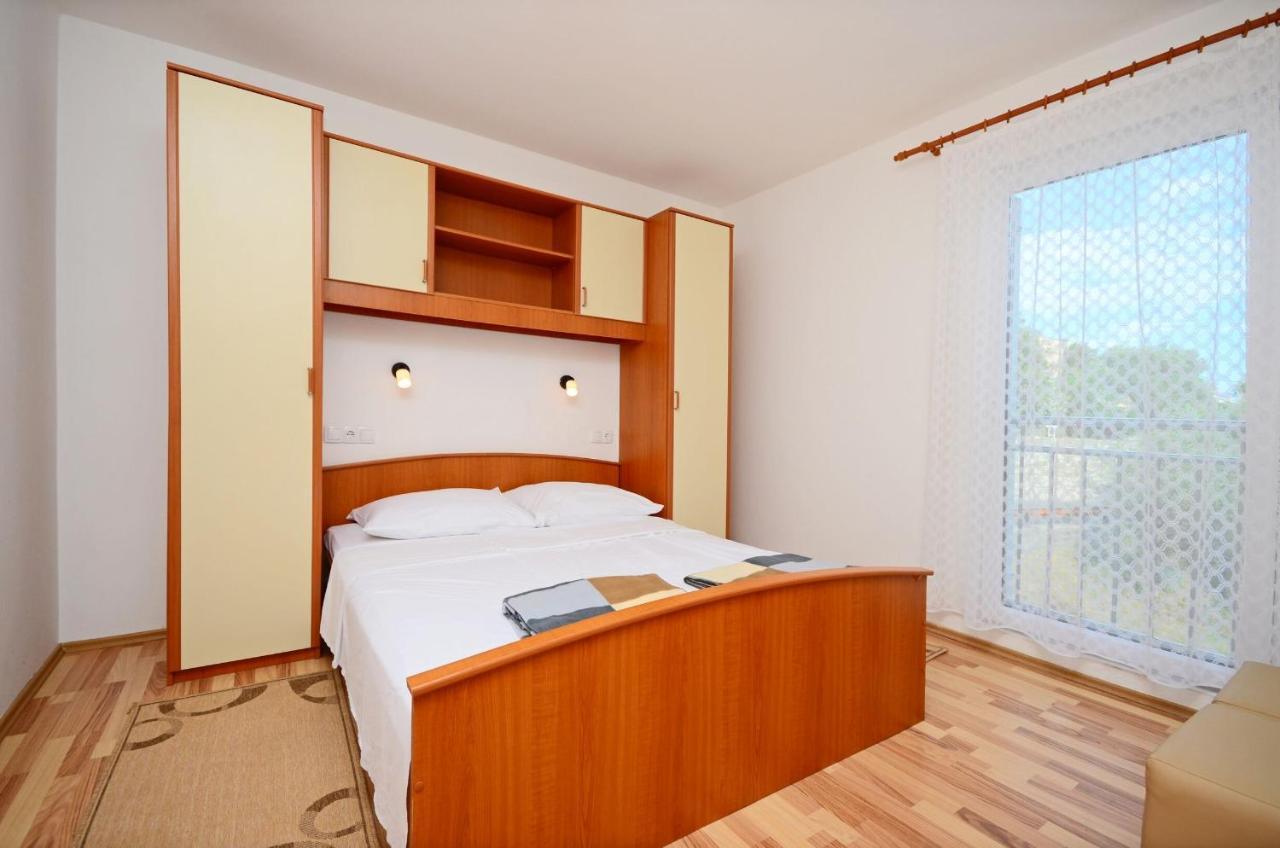 Apartments Blazenka Banjol Exterior foto